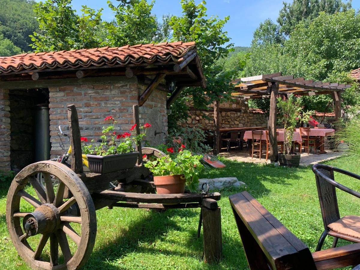 Konak Tosa Poganovo Bagian luar foto