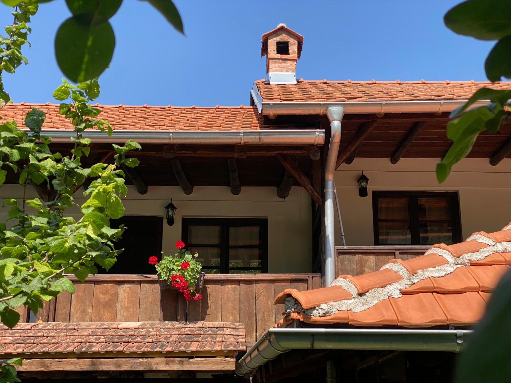 Konak Tosa Poganovo Bagian luar foto