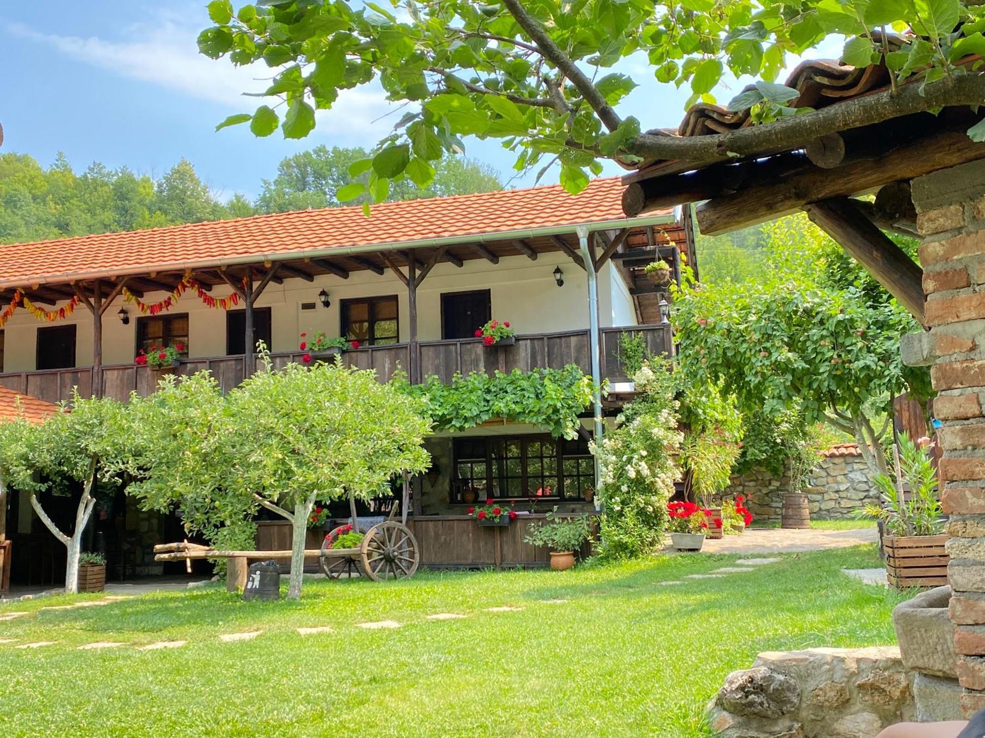 Konak Tosa Poganovo Bagian luar foto
