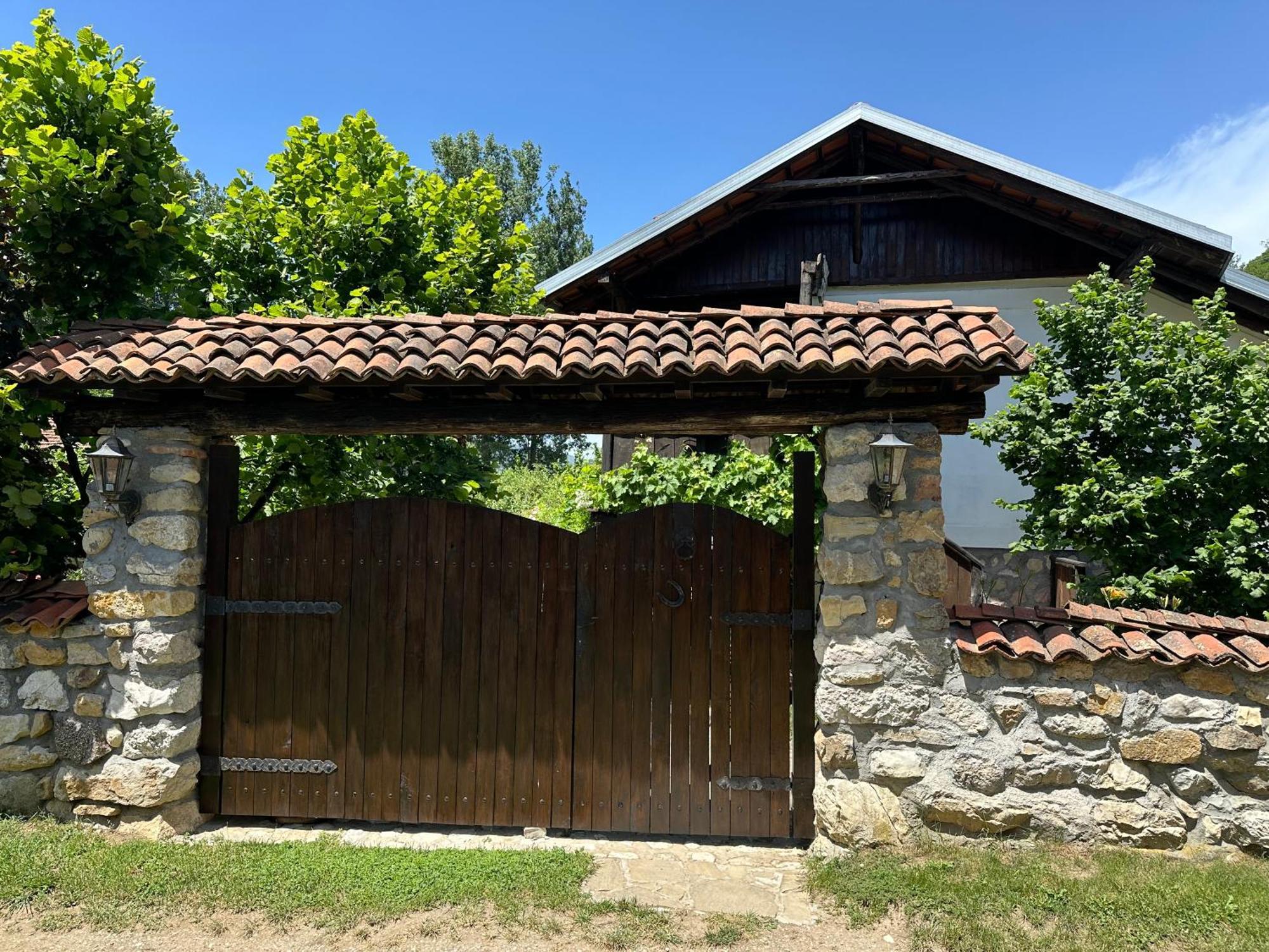 Konak Tosa Poganovo Bagian luar foto