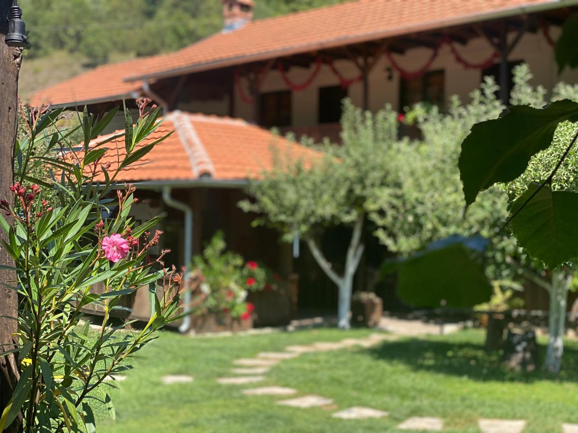 Konak Tosa Poganovo Bagian luar foto