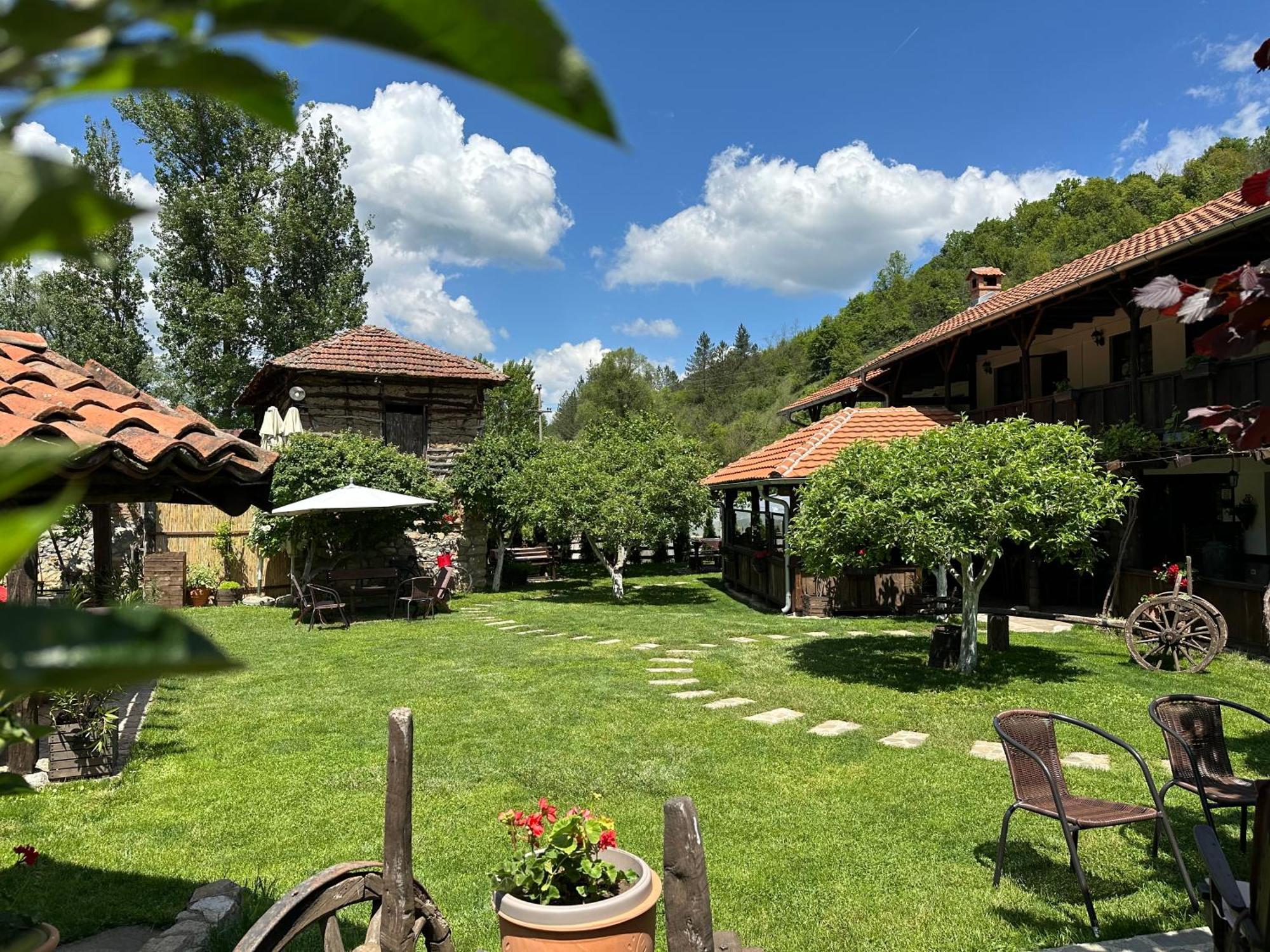 Konak Tosa Poganovo Bagian luar foto